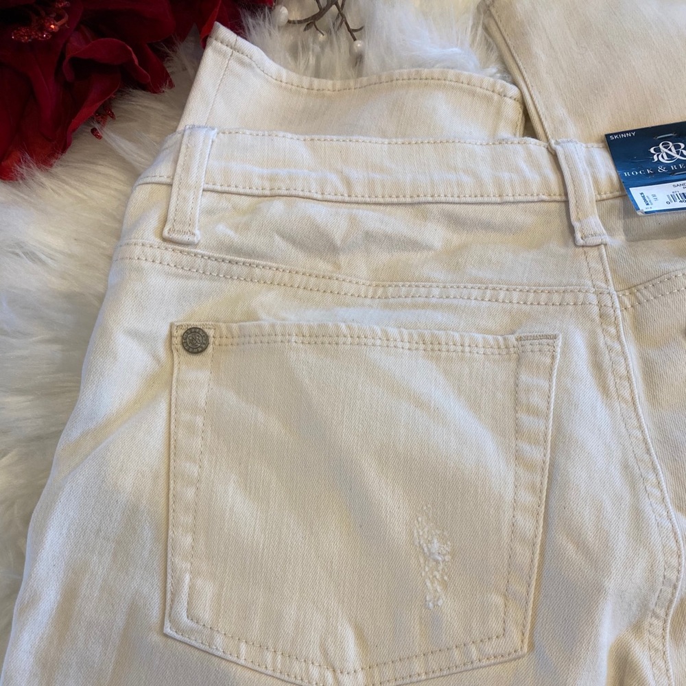 Rock & Republic Cream Wash Distressed Skinny Jeans - Picture 7 of 16